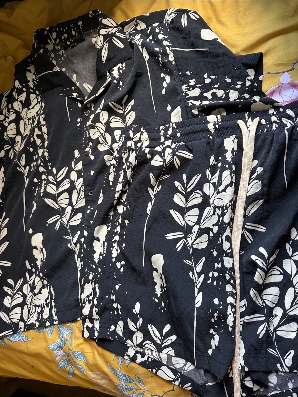 Men’s 2X black & beige plisse floral shirt set / NEW